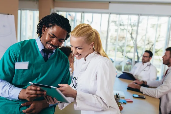 Employer mentoring a Discovery Community College student during a healthcare practicum